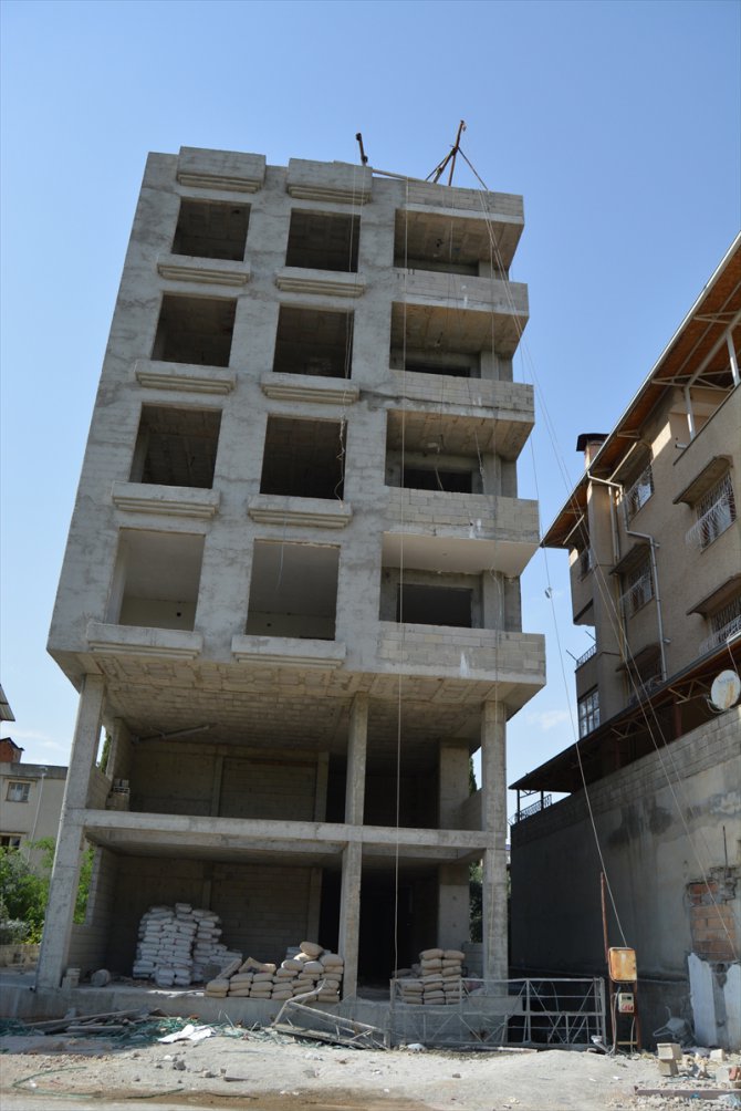 Gaziantep'te halatı kopan inşaat asansöründen düşen işçi yaralandı