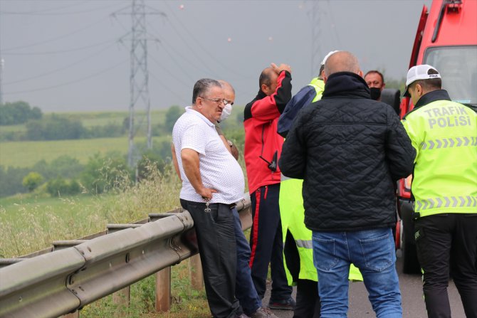 Takla atan araçtan emniyet kemeri sayesinde yara almadan kurtuldu