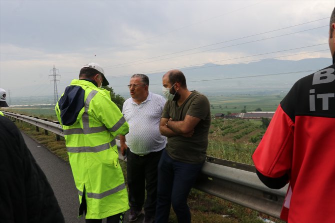 Takla atan araçtan emniyet kemeri sayesinde yara almadan kurtuldu