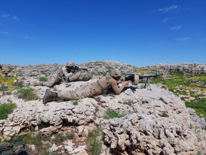 Siirt'te 5 PKK'lı teröristin etkisiz hale getirildiği operasyonun görüntüleri basınla paylaşıldı