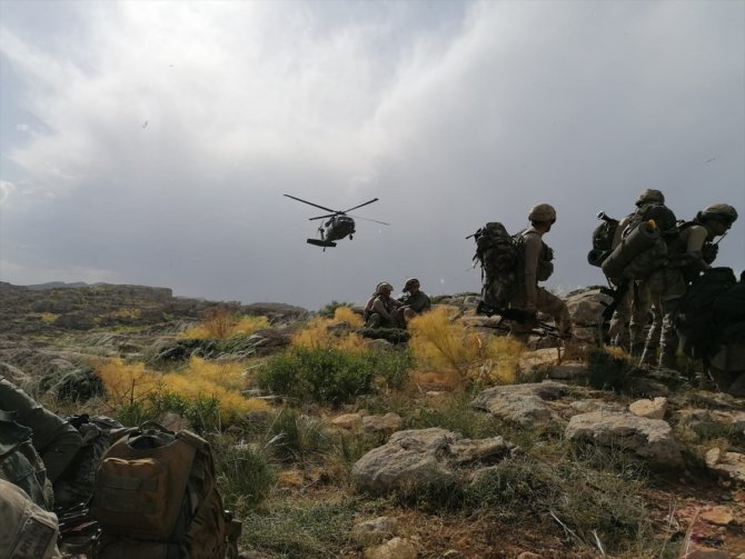 Siirt'te 5 PKK'lı teröristin etkisiz hale getirildiği operasyonun görüntüleri basınla paylaşıldı