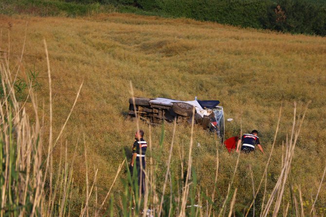 Tekirdağ'da minibüs tarlaya devrildi: 7 yaralı