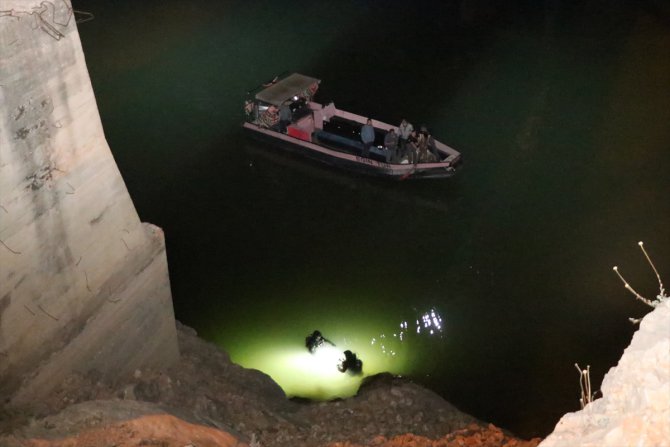 Erzincan'da kamyonetin nehre düştüğü kazada ölü sayısı 5'e çıktı