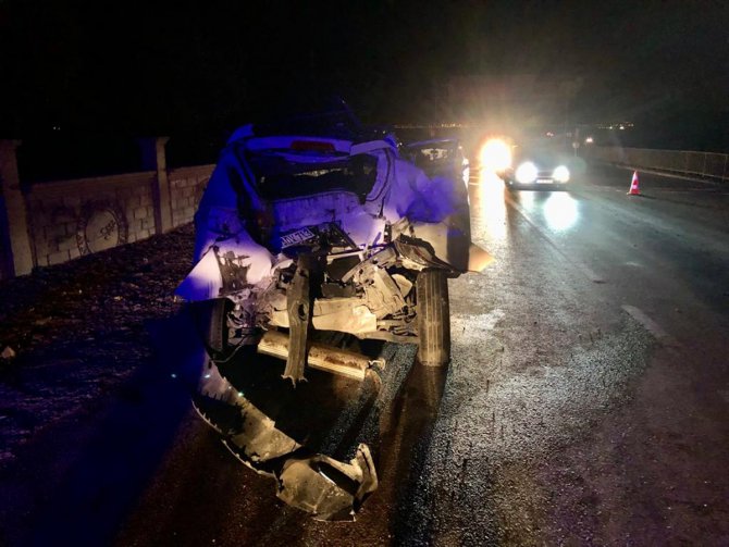 Hatay'da kamyon ile otomobil çarpıştı: 2 yaralı