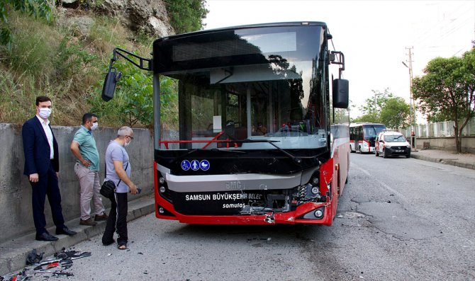 Samsun'da otobüs ile çarpışan otomobilin sürücüsü hayatını kaybetti