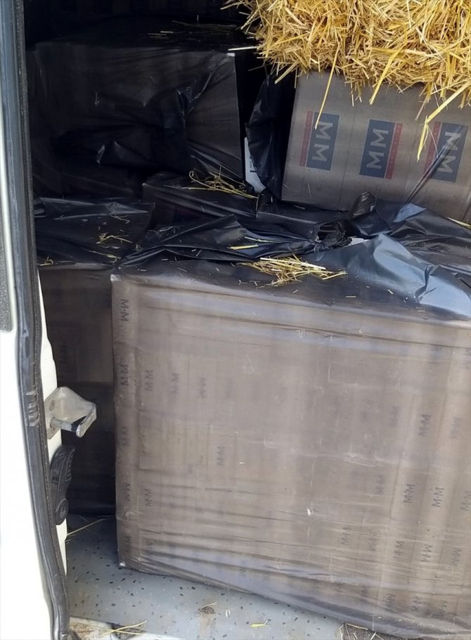 Adana'da aracında 15 bin 100 paket kaçak sigara bulunan sürücüye ev hapsi