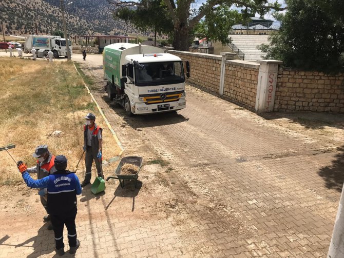 Antalya'daki Abdal Musa Türbesi, ziyaretçi çiftte Kovid-19 çıkınca kapatıldı