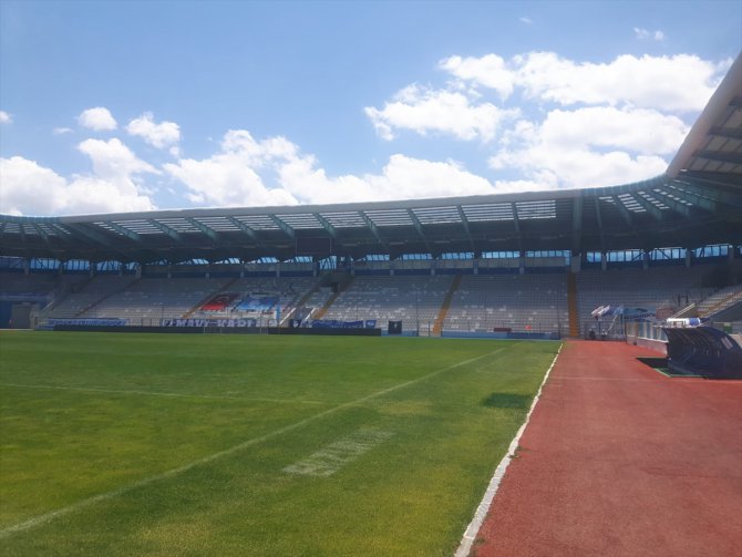 Erzurum'da kış aylarında oynanacak futbol maçlarında artık zemin sorunu yaşanmayacak