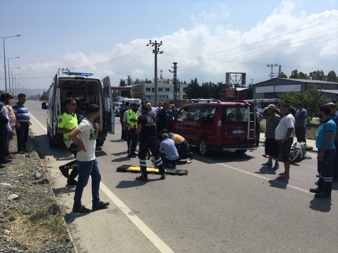 Hatay'da hafif ticari araçla çarpışan motosikletin sürücüsü öldü