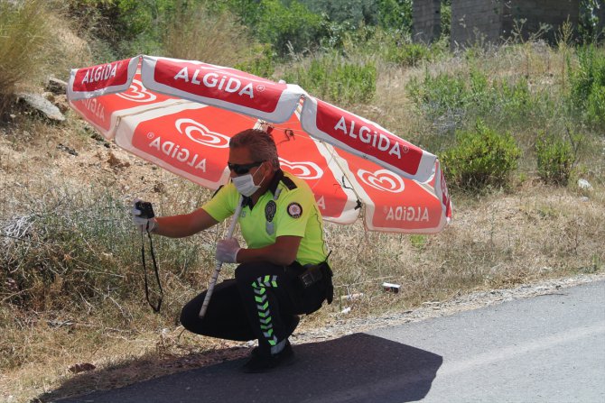 Antalya'da otomobil devrildi: 2 yaralı