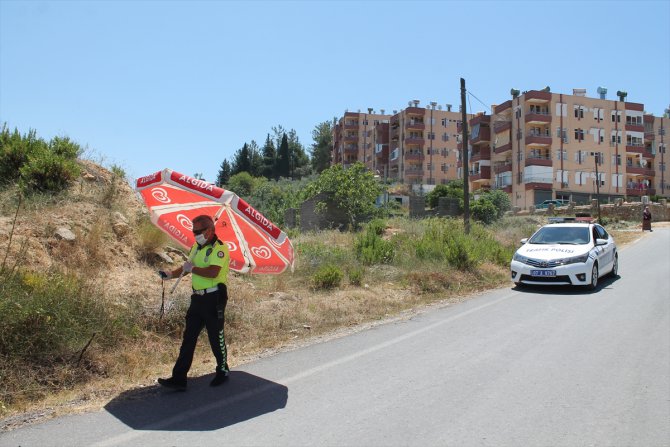 Antalya'da otomobil devrildi: 2 yaralı