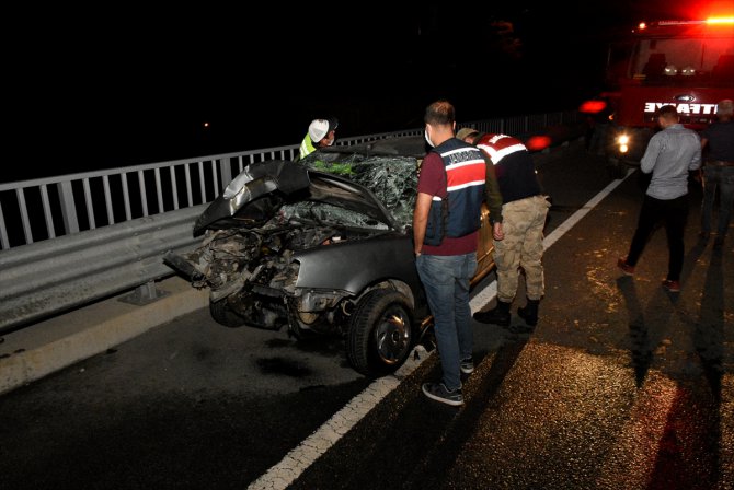 Gümüşhane'de hurdaya dönen otomobilden sağ çıktı