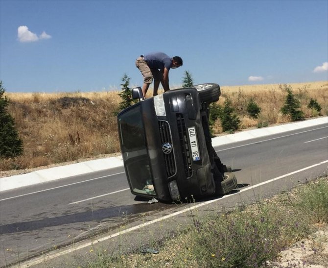 Kırıkkale'de minibüs devrildi: 5 yaralı