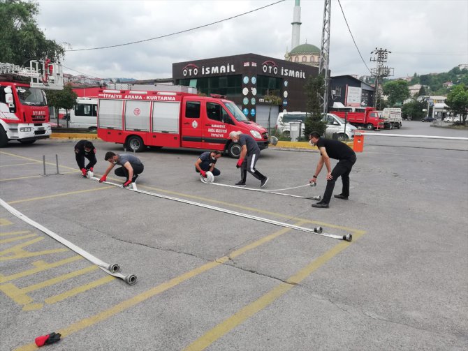 Gönüllü itfaiyeciler sahada ekiplere destek vermeye başladı