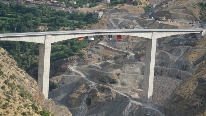 Güneydoğu'yu Doğu'ya bağlayacak Beğendik Köprüsü yarın ulaşıma açılıyor