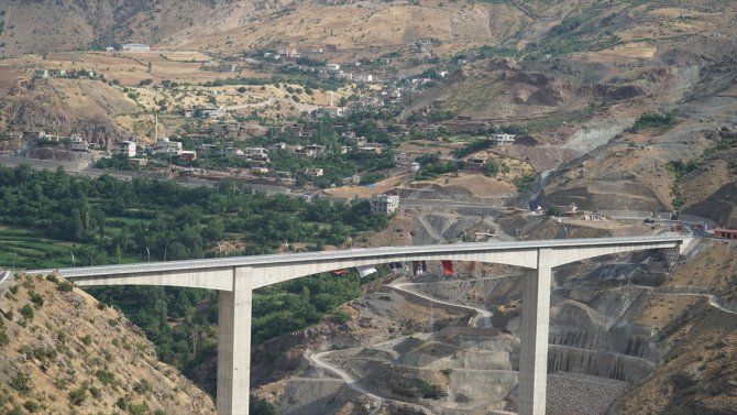 Güneydoğu'yu Doğu'ya bağlayacak Beğendik Köprüsü yarın ulaşıma açılıyor