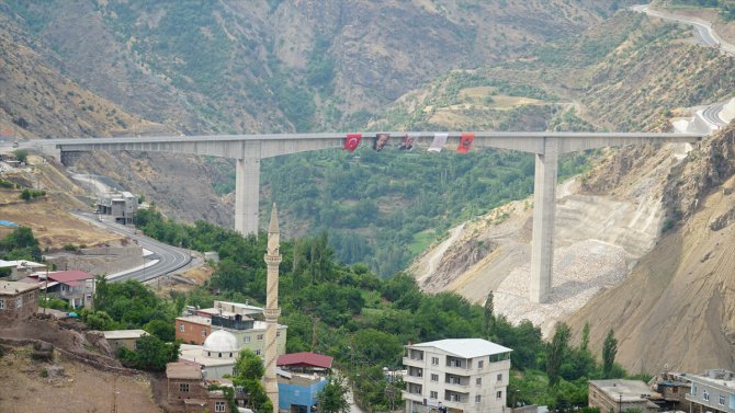 Güneydoğu'yu Doğu'ya bağlayacak Beğendik Köprüsü yarın ulaşıma açılıyor