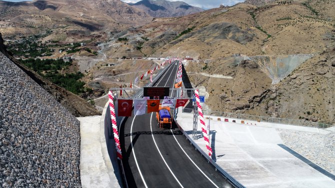 Ulaştırma ve Altyapı Bakanı Karaismailoğlu, Beğendik Köprüsü'nün açılışında konuştu: