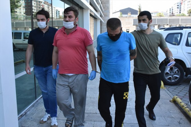 Samsun'da "dur" ihtarına uymayıp kaçarken polise silahla ateş eden 4 zanlı yakalandı