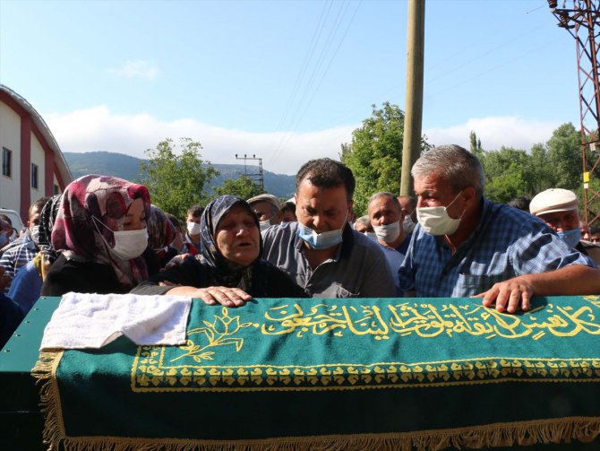 Bolu'daki yangında hayatını kaybeden iki çocuk son yolculuğuna uğurlandı