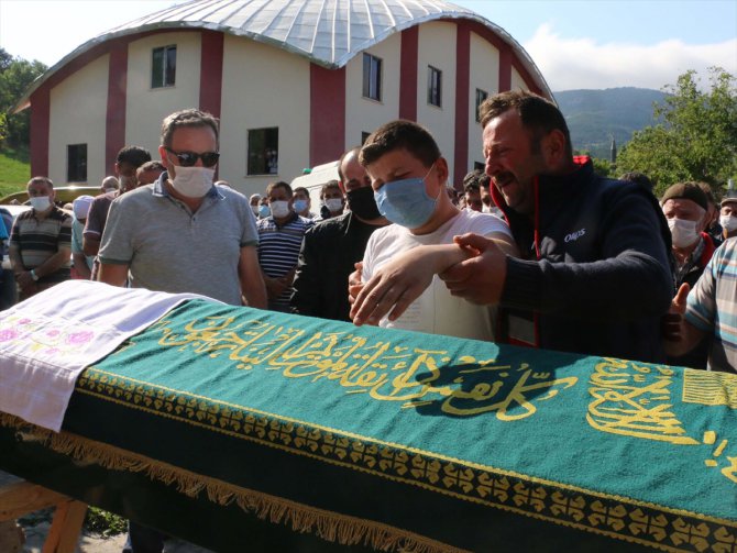 Bolu'daki yangında hayatını kaybeden iki çocuk son yolculuğuna uğurlandı