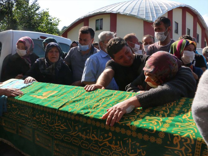 Bolu'daki yangında hayatını kaybeden iki çocuk son yolculuğuna uğurlandı