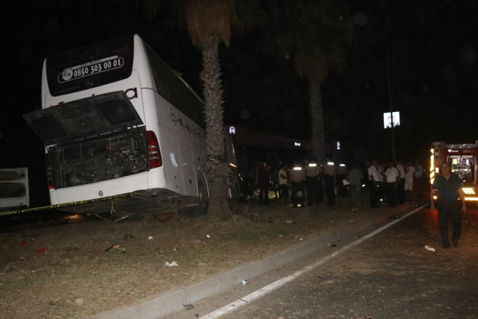 Adana'da yolcu otobüsü traktör ve minibüse çarptı: 8 yaralı