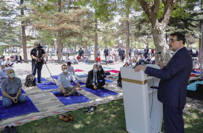 Bakan Dönmez: 15 Temmuz gecesi gururu ve hüznü bir arada yaşadık