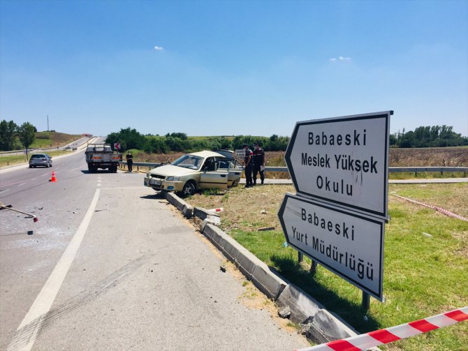 Kırklareli'de otomobil ile kamyonetin çarpıştığı kazada anne ve kızı öldü