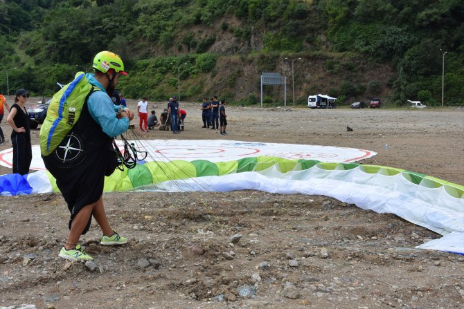 Trabzon'da "Türkiye Yamaç Paraşütü Hedef Şampiyonası 1. Etap Yarışması" başladı