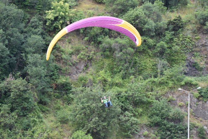 Trabzon'da "Türkiye Yamaç Paraşütü Hedef Şampiyonası 1. Etap Yarışması" başladı