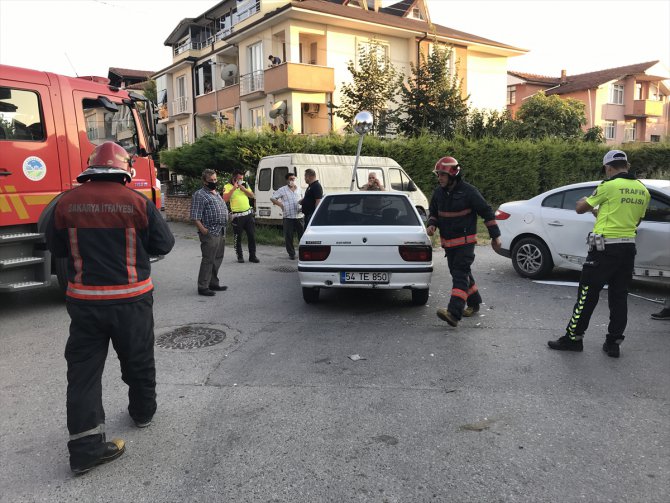 Sakarya'da iki otomobil çarpıştı: 5 yaralı