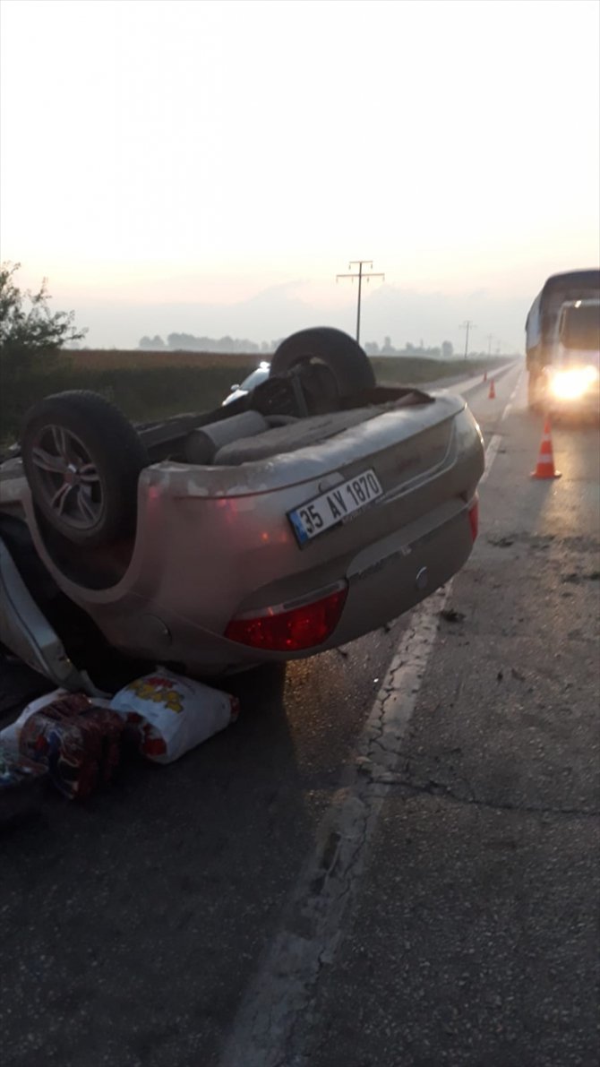 Adana'da devrilen otomobildeki baba yaralandı 7 yaşındaki oğlu yaşamını yitirdi