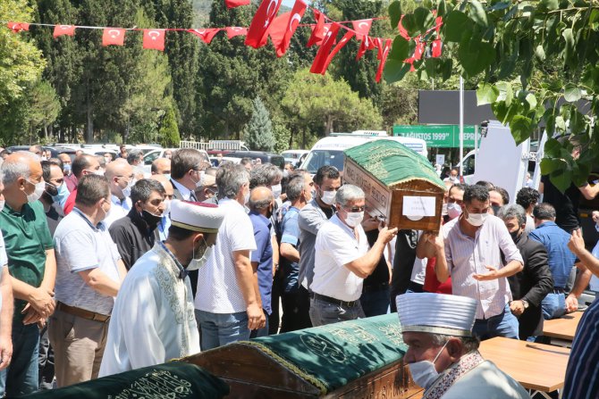 Kocaeli'de 5 kişinin öldüğü trafik kazasında kamyon sürücüsü tutuklandı