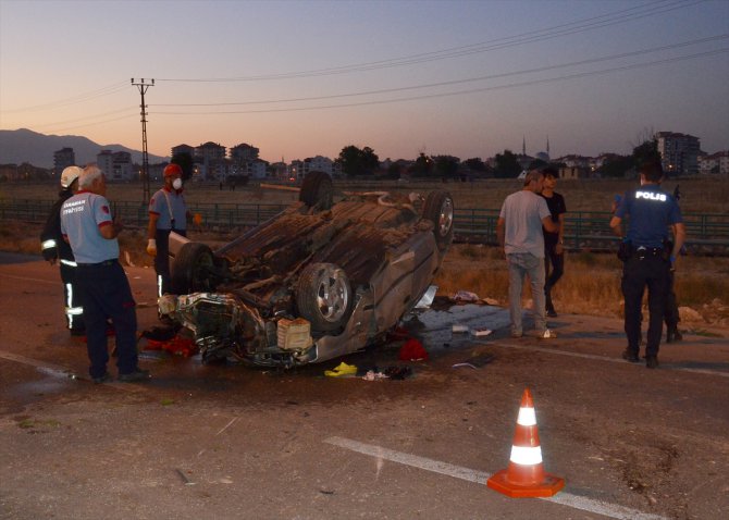 Karaman'da otomobil devrildi: 2 yaralı