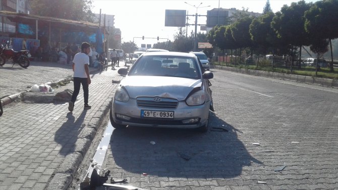 Batman'da freni arızalanan saman yüklü kamyon 5 araca çarparak durabildi