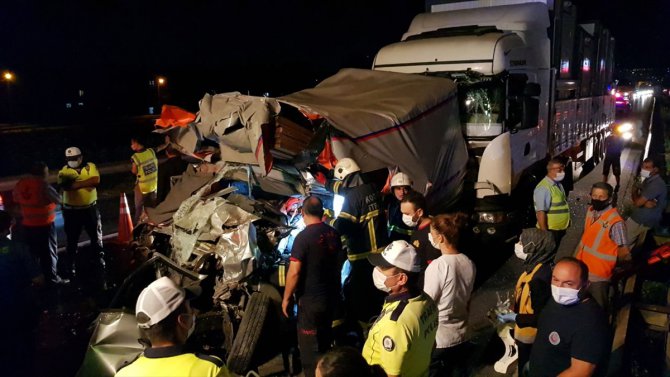 Kocaeli'de zincirleme trafik kazasında 1 kişi öldü