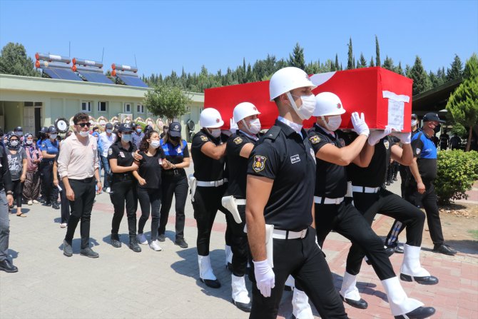 Temizlediği tabancanın ateş almasıyla yaşamını yitiren polisin cenazesi defnedildi