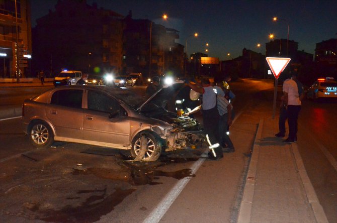 Karaman'da otomobil devrildi 2 kişi yaralandı