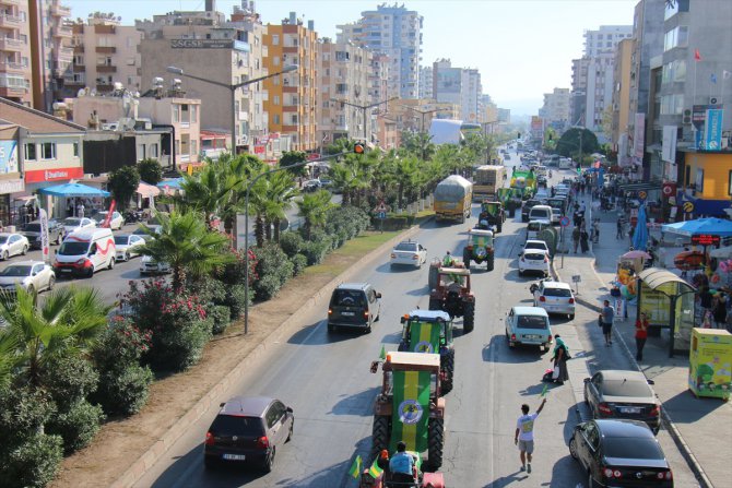 Bölgesel Amatör Ligi'ne yükselmeyi traktörlü konvoyla kutladılar