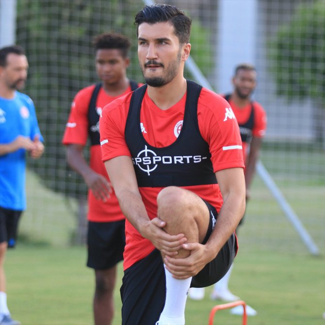 Nuri Şahin, Antalyaspor ile ilk antrenmanına çıktı