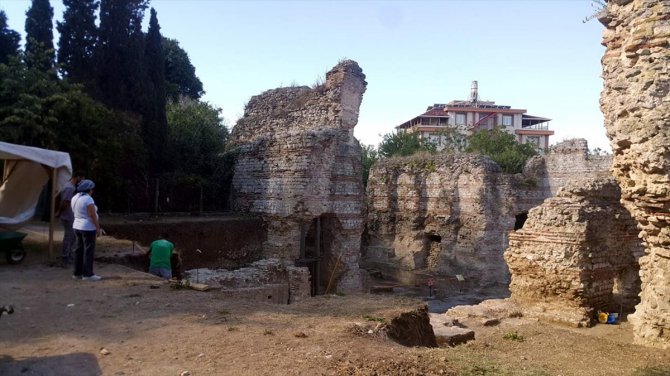 Sinop'ta Balatlar Yapı Topluluğu kazısında hayvan figürlü obje bulundu