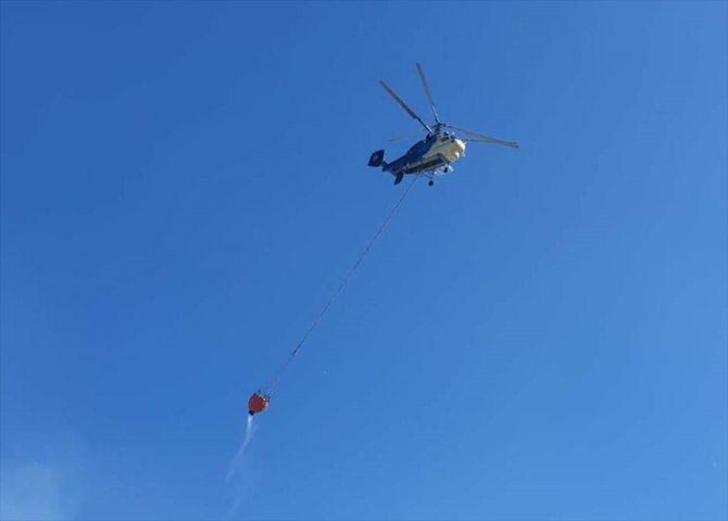 Osmaniye'de çıkan orman yangınına havadan ve karadan müdahale ediliyor