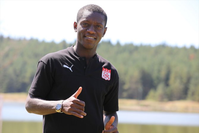 Sivasspor'un yeni transferi Max Gradel: "Gol atmak ve attırmak için geldim"