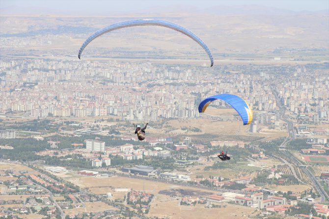 Ali Dağı Yamaç Paraşütü Türkiye Mesafe Şampiyonası Kayseri'de devam ediyor