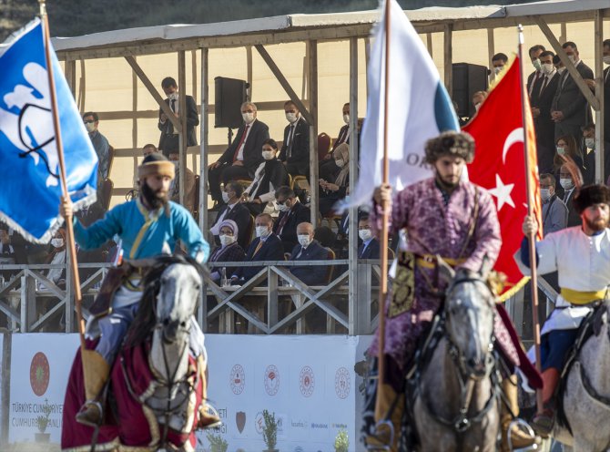 Cumhurbaşkanı Erdoğan, Ahlat'taki etkinlikleri izledi