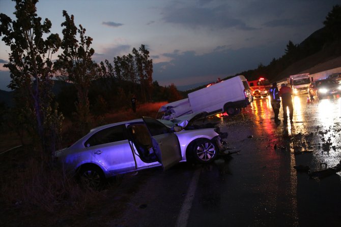 GÜNCELLEME - Denizli'de zincirleme trafik kazasında 2 kişi öldü