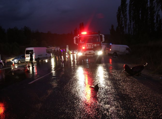 GÜNCELLEME - Denizli'de zincirleme trafik kazasında 2 kişi öldü