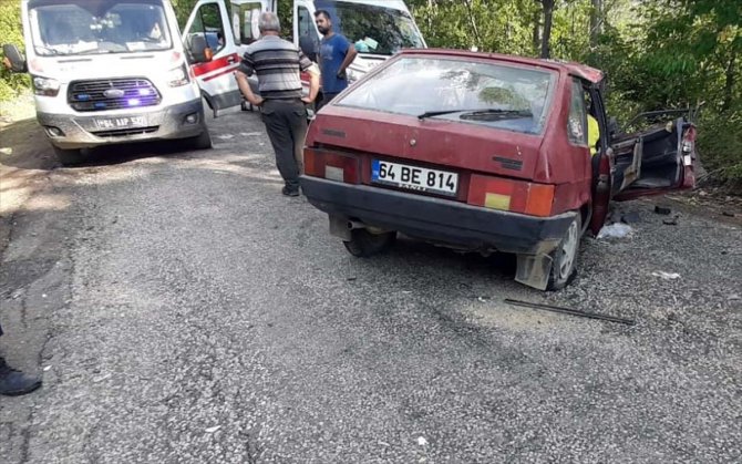 Uşak'ta beton mikseri ile otomobilin çarpıştığı kazada 3 kişi yaralandı