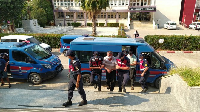 Adana'daki orman yangınıyla ilgili yakalanan 4 zanlı adliyeye sevk edildi